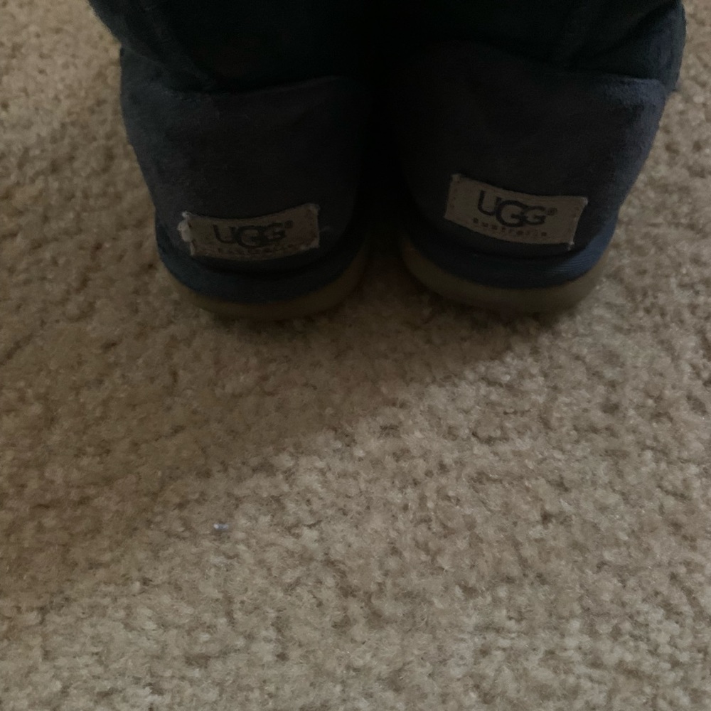 UGGS SIZE 6 - Picture 3 of 4